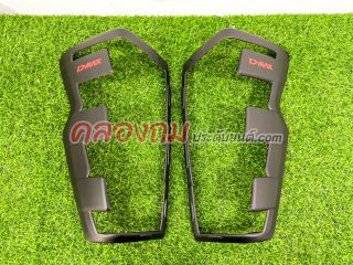 ครอบไฟท้าย isuzu dmax 2024 รุ่น TOP ดำด้านและดำด้านโลโก้แดง