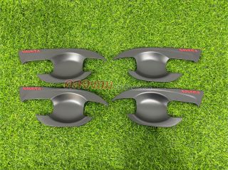 เบ้ารองมือเปิด Nissan Navara NP300 2014 (ดำด้านโลโก้แดง)